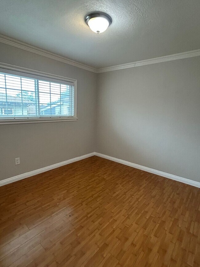 Building Photo - Spacious 4-Bedroom House for Rent in Monterey Park Quiet Neighborhood