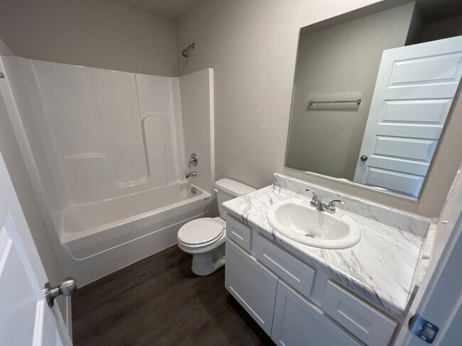 Building Photo - *Pre-leasing* Three Bedroom | Two Bath Hom...