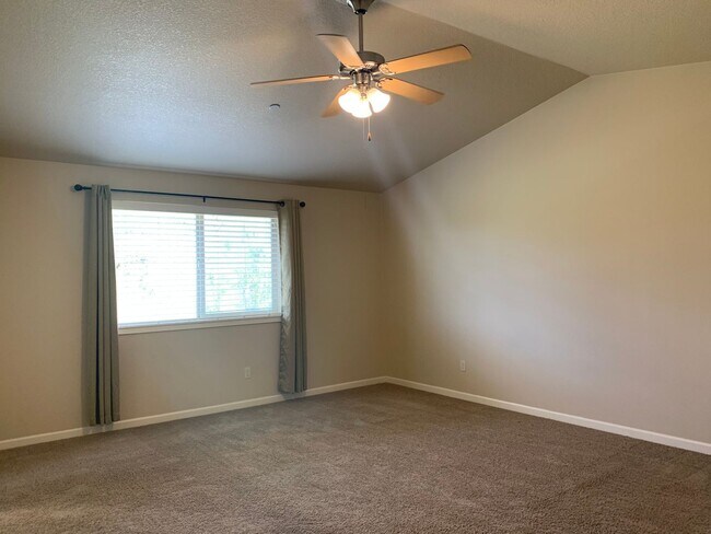 Building Photo - Beautiful Craftsman Style Home! 2 Car Garage! Gas Fireplace and Granite Counter Tops! Attached Ga...