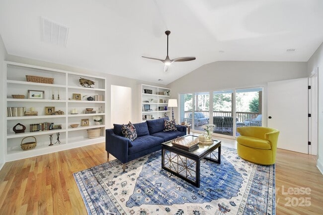 Building Photo - 3222 Clark St