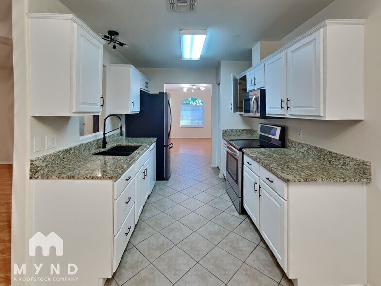 Building Photo - 1757 W Ray Ln