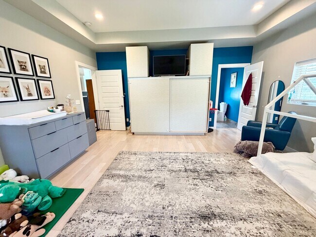 Building Photo - Contemporary 2 bedroom, 2.5 bath home in the heart of Route 66.
