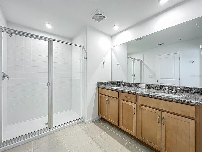 Building Photo - 9824 Walkway Dr