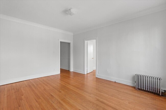 Building Photo - 2453 N Clark-2