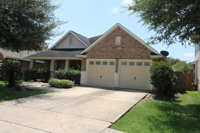 Primary Photo - Shadow Falls Lane, Pearland, TX 77584 - 3 ...