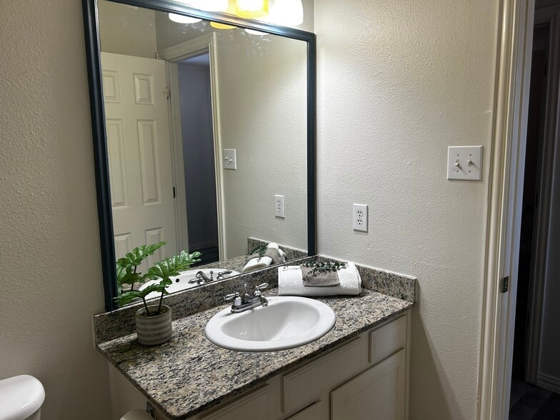 Building Photo - 1796 Massey Dr