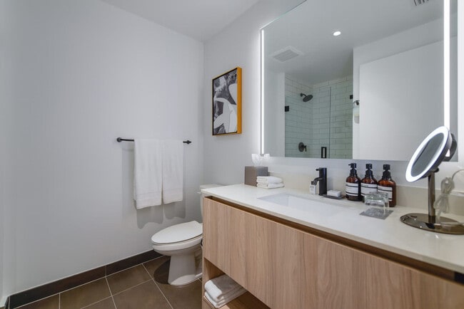 Building Photo - 398 NE 5th St