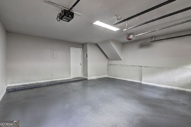 Building Photo - 129 Lester Rd NW