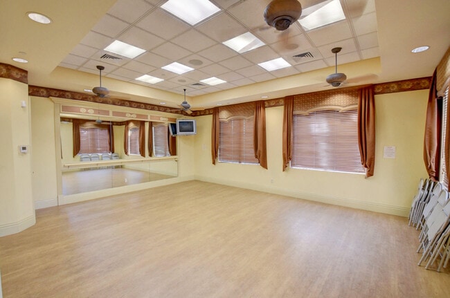 Building Photo - 8957 Sandy Crest Ln