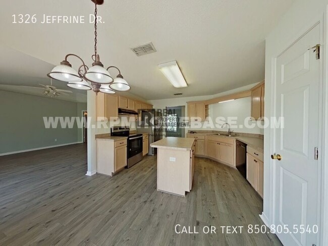 Building Photo - 1326 Jeffrine Dr