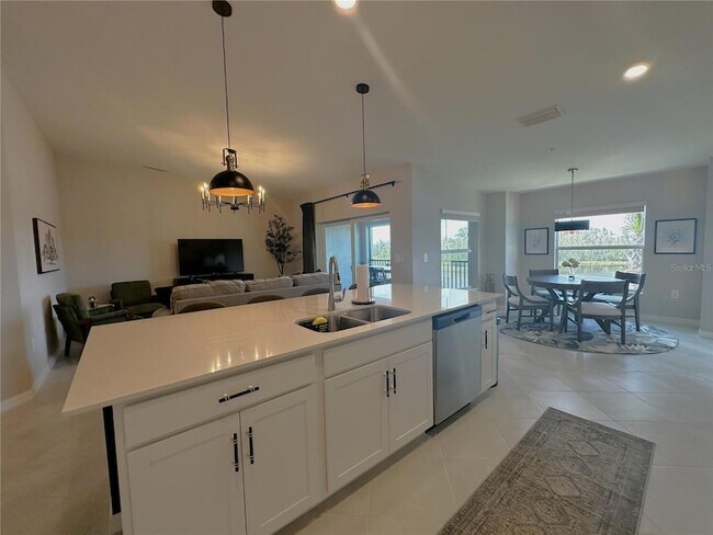 Building Photo - 14251 Heritage Landing Blvd