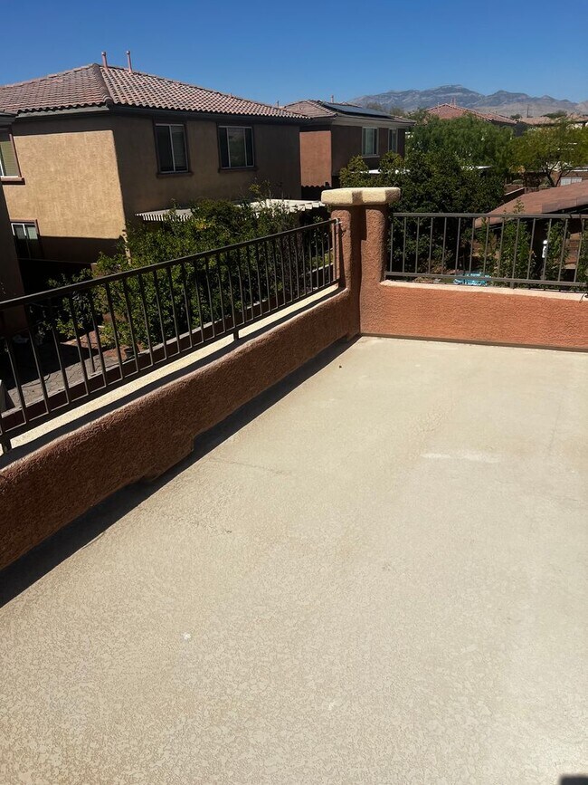 Building Photo - Spacious 4-Bedroom Mountains Edge Home with Downstairs Suite, Balcony & Covered Patio