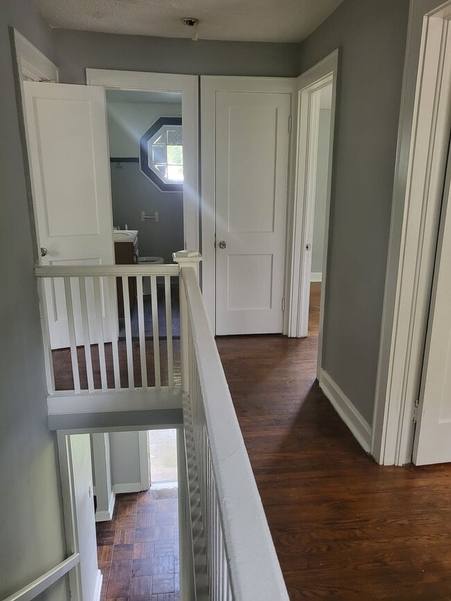 Building Photo - Charming 4-Bedroom Home with Sunroom, Fenc...
