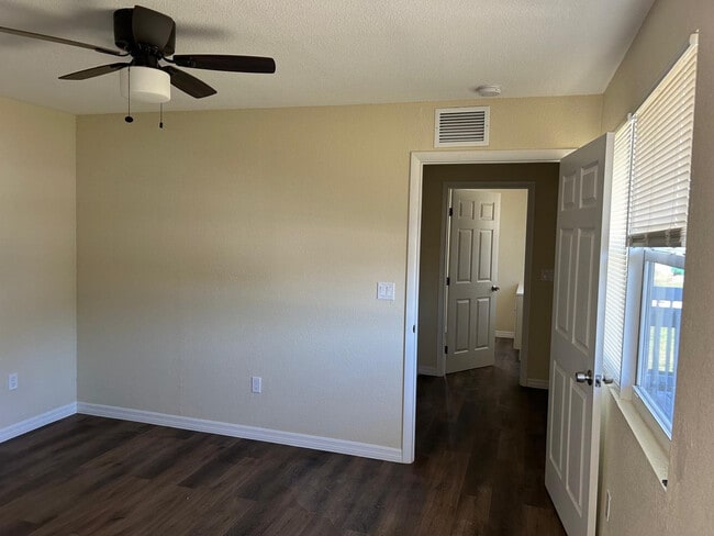 Building Photo - 371 Banyan Ave