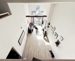 Building Photo - 5051 Rosewood Ave