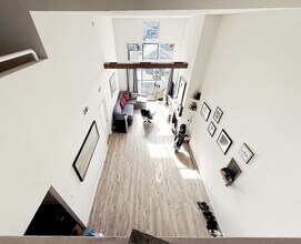 Building Photo - 5051 Rosewood Ave