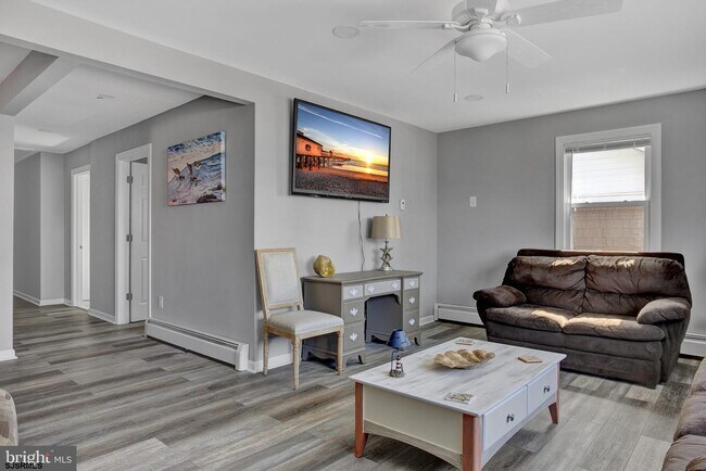 Building Photo - 15 N Victoria Ave