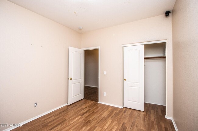 Building Photo - 44629 W Santa Fe St