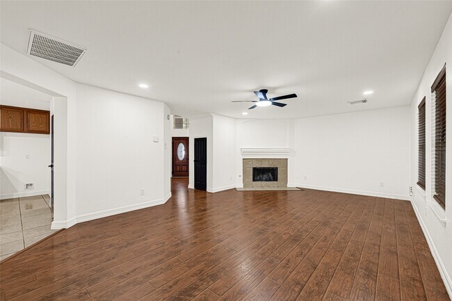 Building Photo - 15911 Breanna Ln