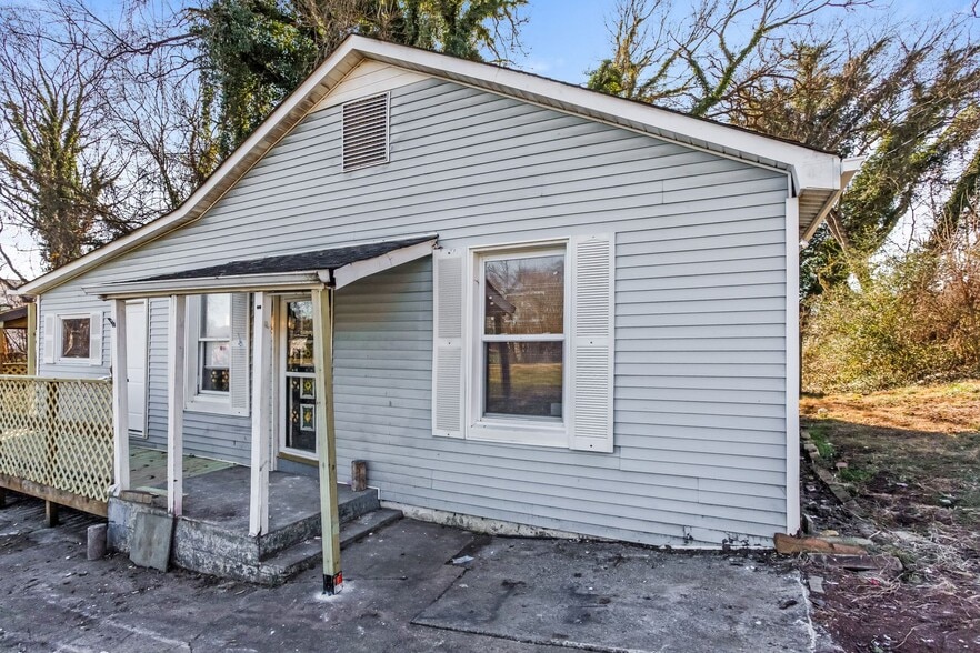 Building Photo - 2110 Brown Ave