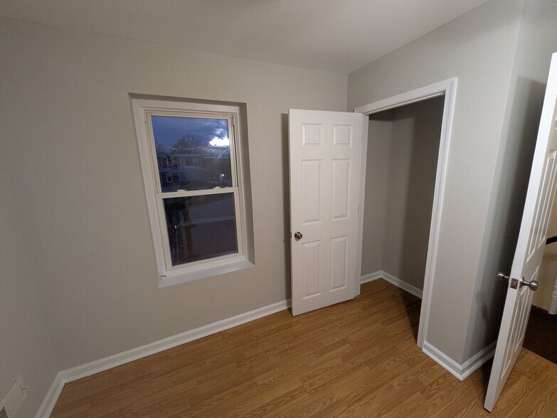 Building Photo - 653 Chain St