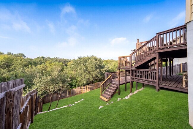 Building Photo - VIEWS VIEWS VIEWS! Ask about our rent incentives and Book your self guided tour today!