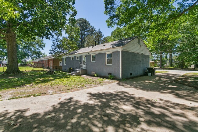 Building Photo - 314 Martha Lee Dr