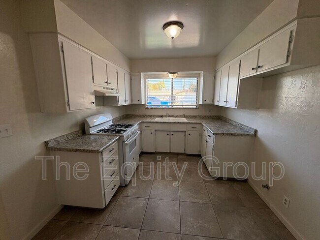 Building Photo - 1641 S Thomas St