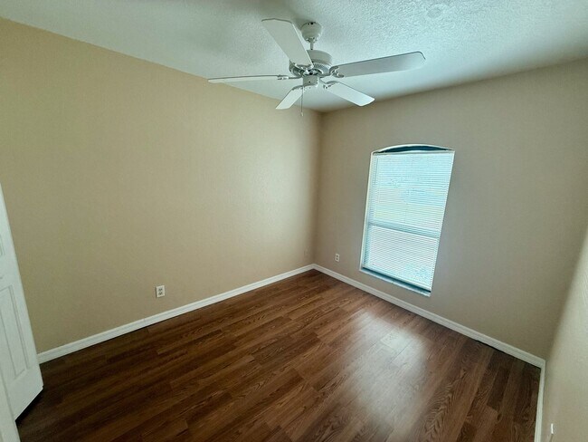 Building Photo - Beautifully updated 3BR/2BA home in a prime North Port location!