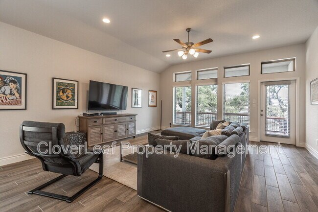 Building Photo - 1149 Cadogan Squire