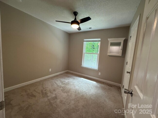 Building Photo - 431 Kingville Dr