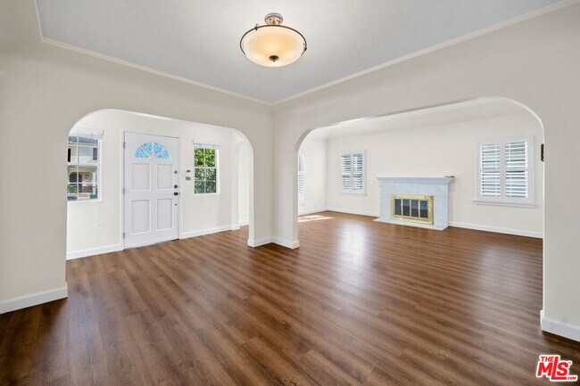 Building Photo - 1453 S Durango Ave