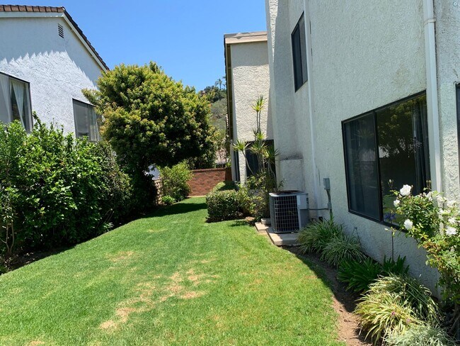 Building Photo - Beautiful, Spacious, 4 bed 2.5 bath home nestled in the Serene, breathtaking Hills of Pacific Pal...