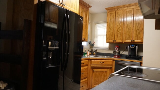 Building Photo - Beautiful home off Knights Academy