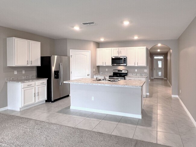 Building Photo - Four-Bedroom Home Near Lake Hartridge