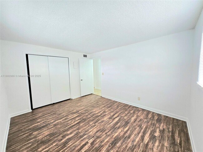 Building Photo - 3770 SW 59th Ave