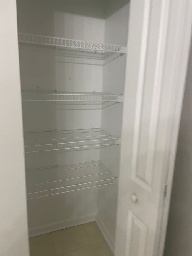 Building Photo - Updated 2  Bedroom, 2 Bath Condo  - Westwood Village at Charter Colony