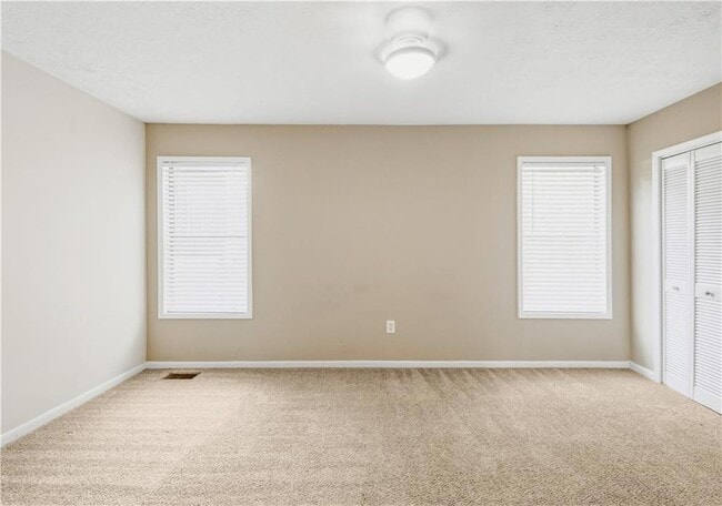 Building Photo - 3950 Lookout Point Dr