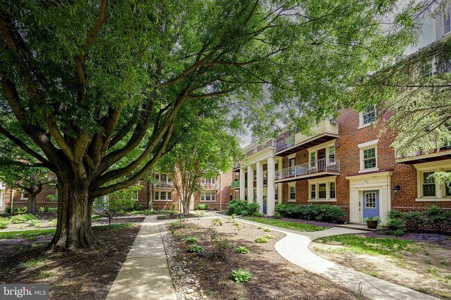 Building Photo - 1403 E Abingdon Dr