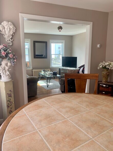 Building Photo - 94 Walnut St