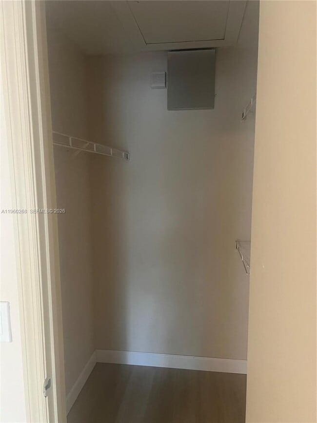 Building Photo - 565 Vista Isles Dr