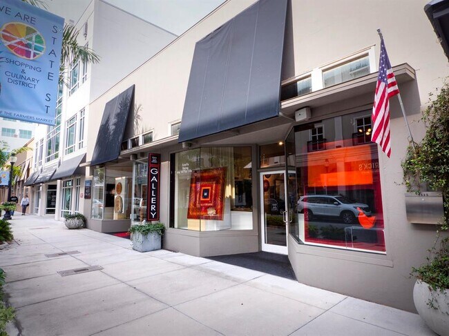 Building Photo - 800 N Tamiami Trl