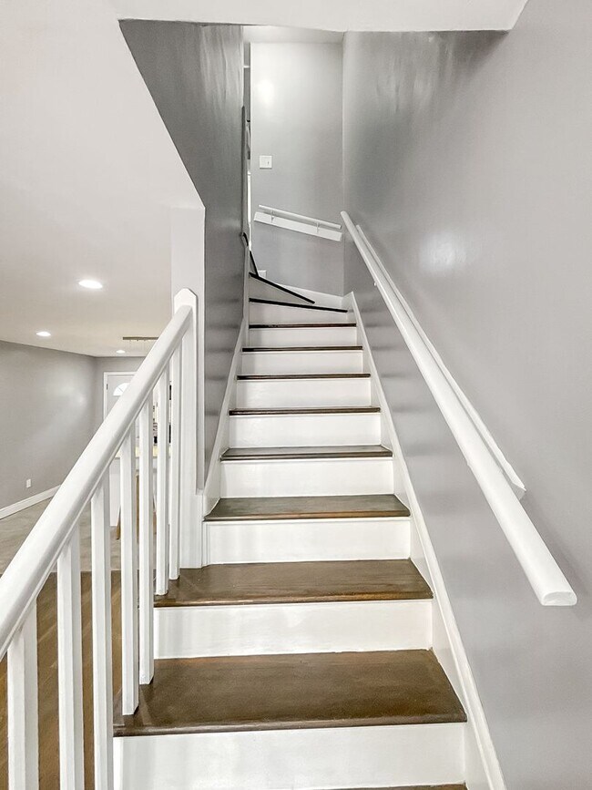 Building Photo - Beautifully Updated 3 Bedroom Home with Finished Basement