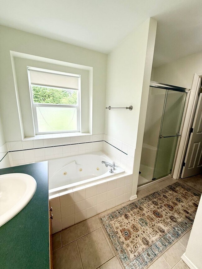 Building Photo - Must-see house in Poulsbo Forest Rock Hill...