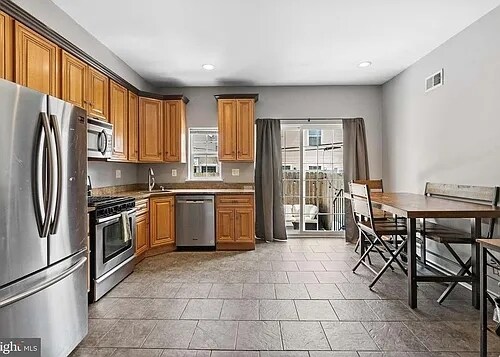 Building Photo - 1607 Manton St