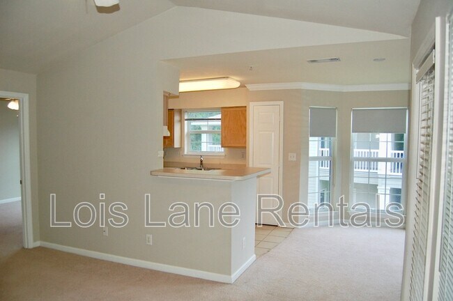Building Photo - 700 Daniel Ellis Dr