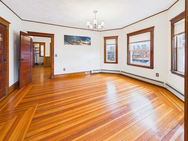 Building Photo - 5-7 Hoyle St