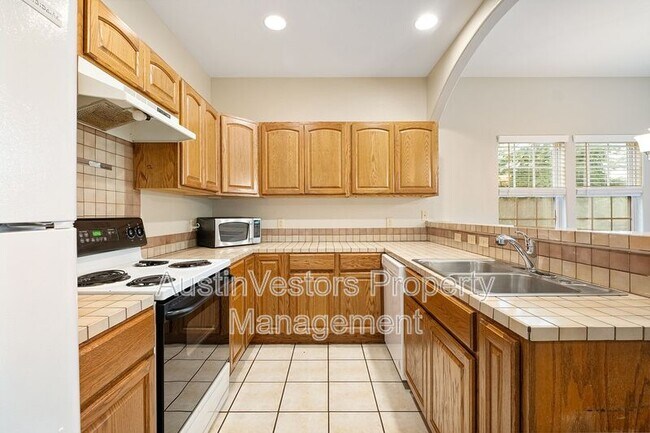Building Photo - 1005 Canyon Edge Dr