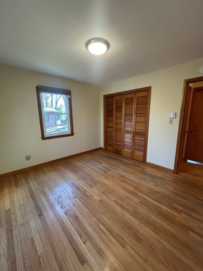 Building Photo - 3 bedroom, 3 bath house located in Park Forest