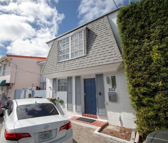 Building Photo - 2117 NE 123rd St